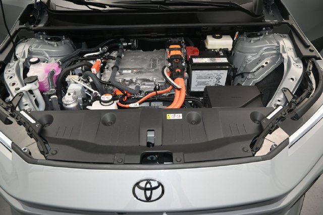 Used 2026 Toyota C-HR w/ Cold Weather Package AWD/4WD image 17
