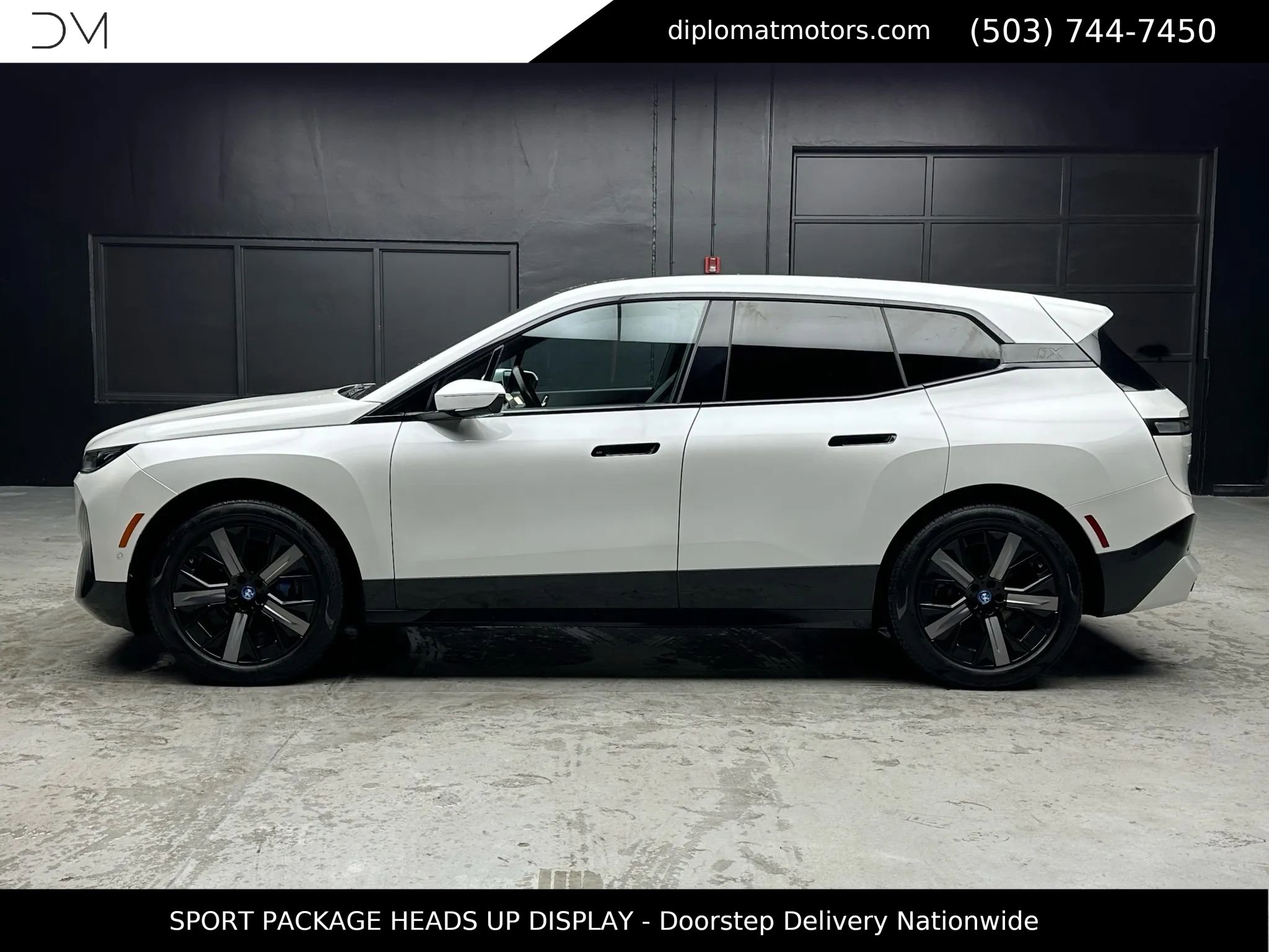 Used 2025 BMW iX xDrive50 w/ Sport Package image 4