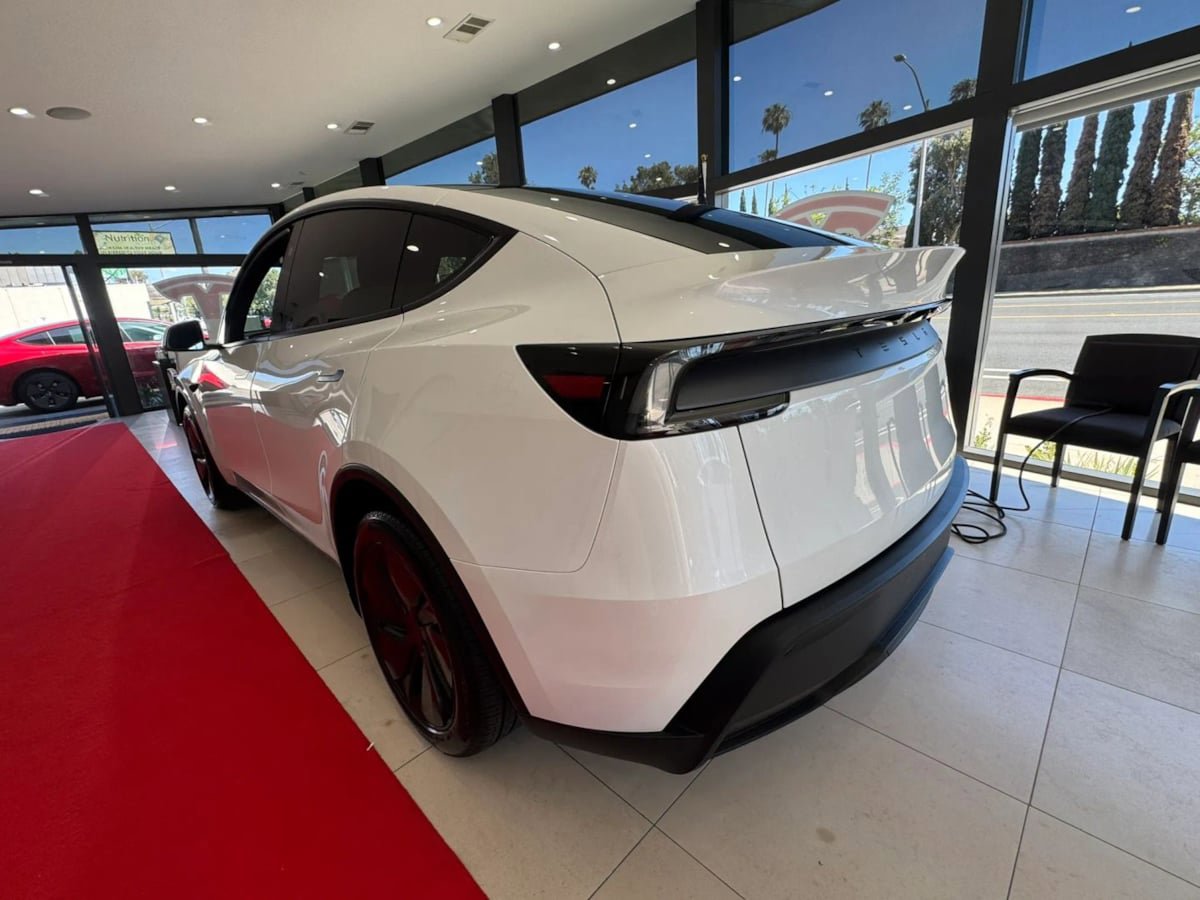 Used 2026 Tesla Model Y 2WD image 5