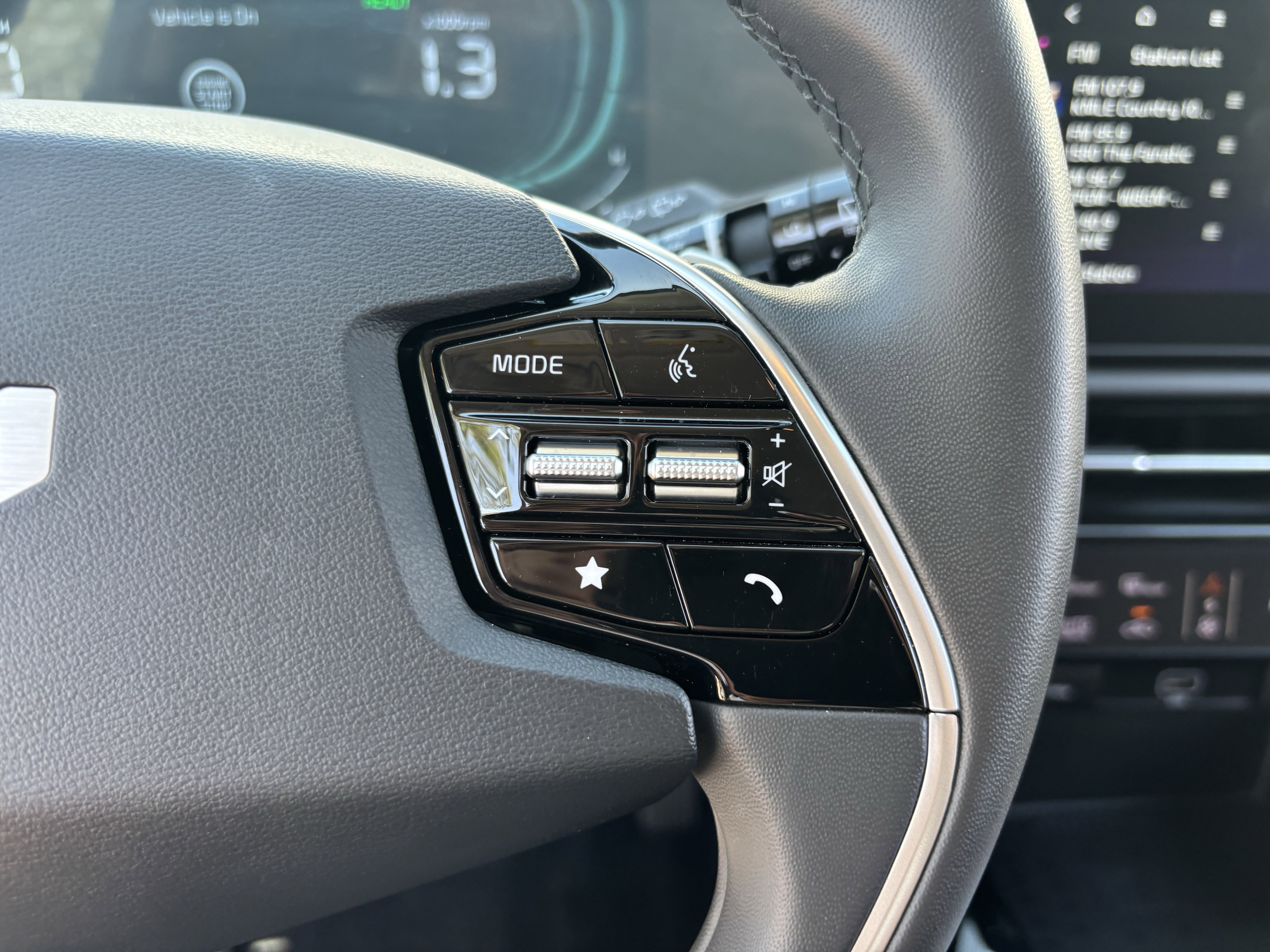 Certified 2025 Kia Niro EX FWD image 26