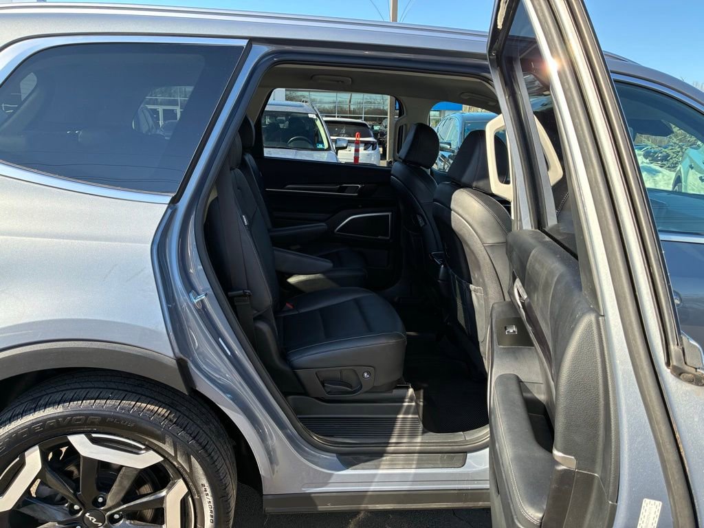 Used 2023 Kia Telluride S image 24