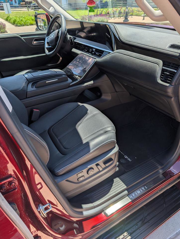 Used 2025 INFINITI QX80 Sensory AWD/4WD image 12