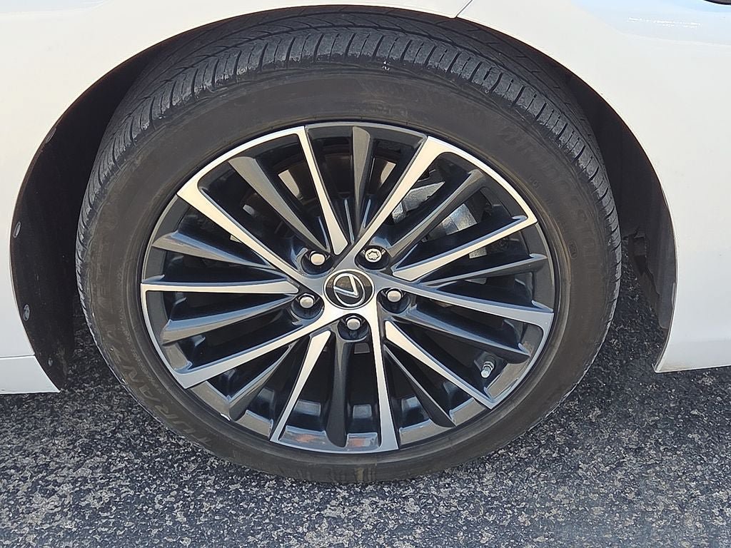 Used 2025 Lexus ES 350 w/ Premium Package FWD image 11