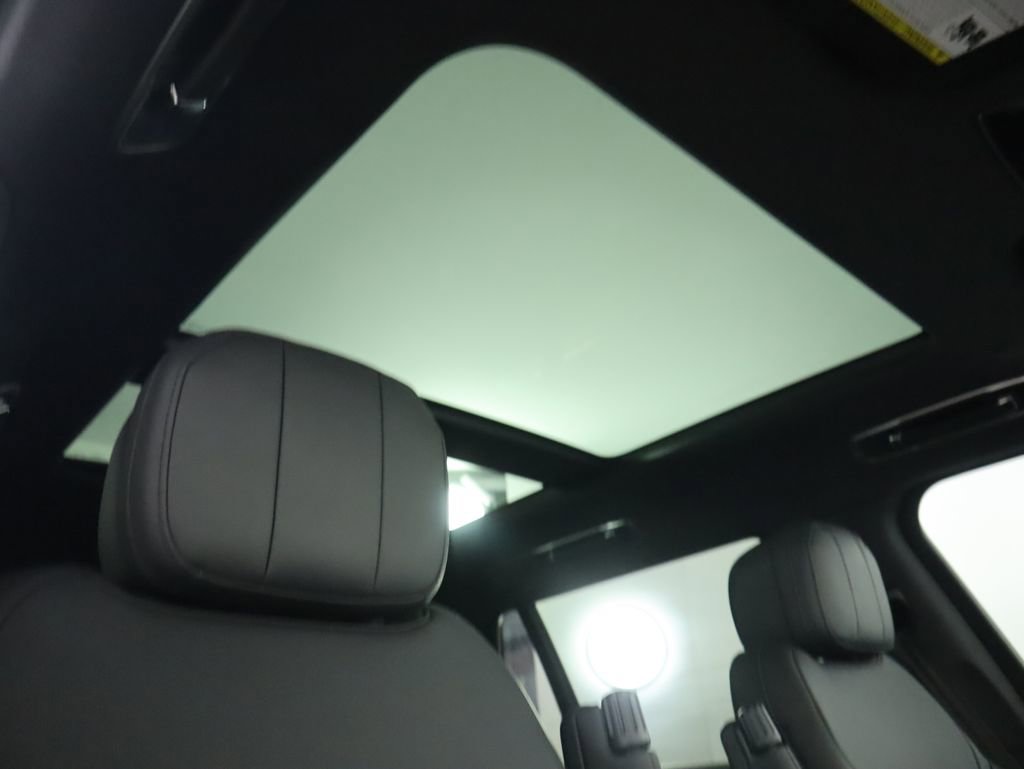 New 2025 Land Rover Range Rover Long Wheelbase SE image 19