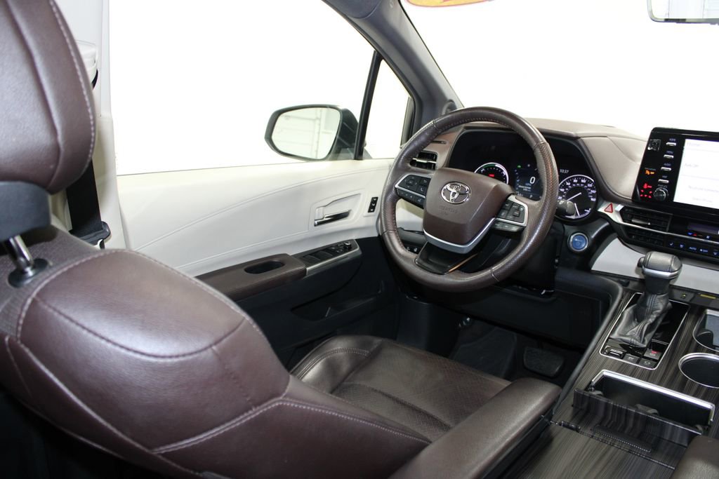 Used 2021 Toyota Sienna Platinum AWD/4WD image 39