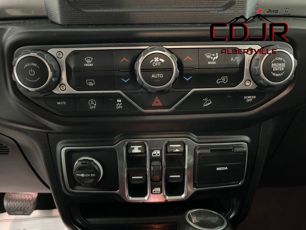 Used 2020 Jeep Wrangler Unlimited Sahara image 32