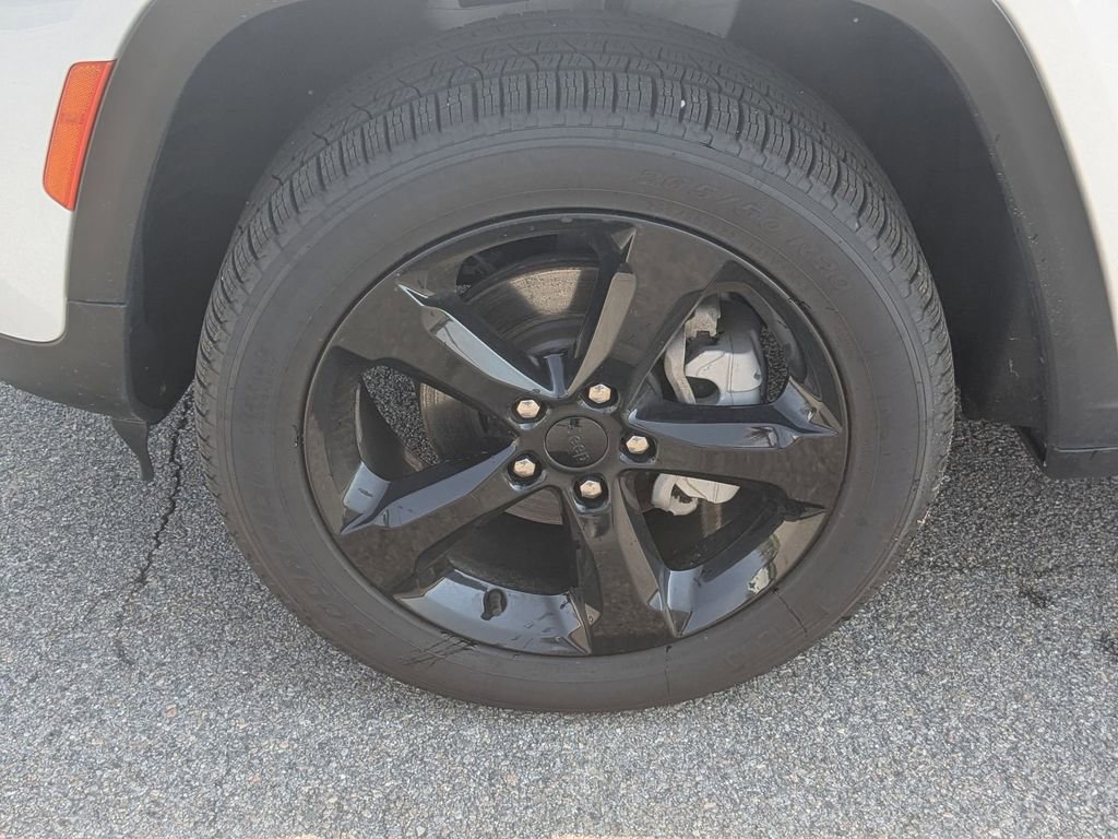 Used 2023 Jeep Grand Cherokee Limited w/ Black Appearance Package image 9