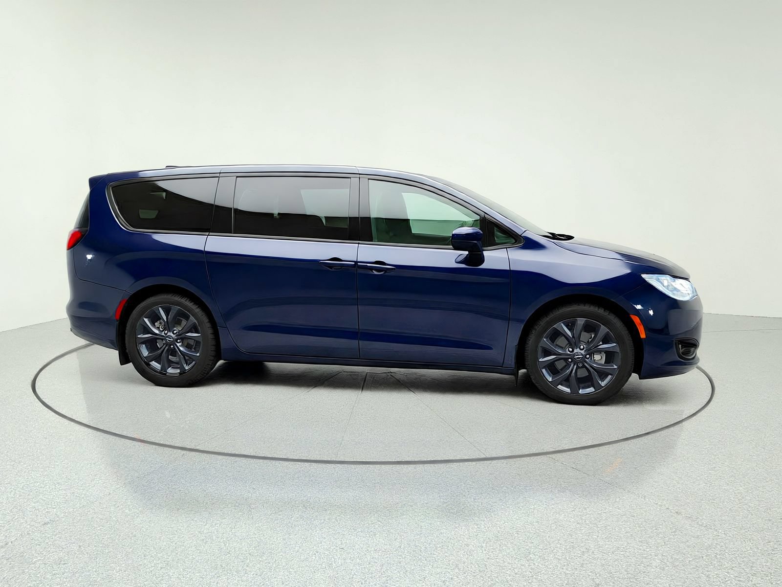 Used 2018 Chrysler Pacifica Touring Plus FWD image 10
