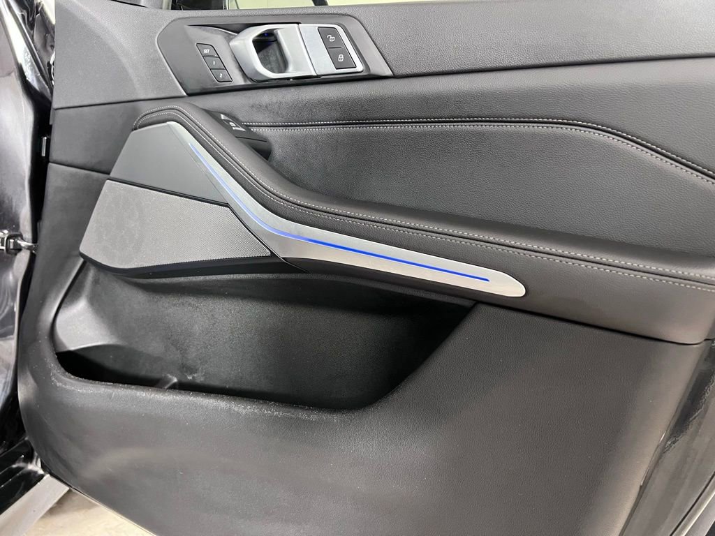 Used 2019 BMW X5 xDrive50i w/ M Sport Package image 18