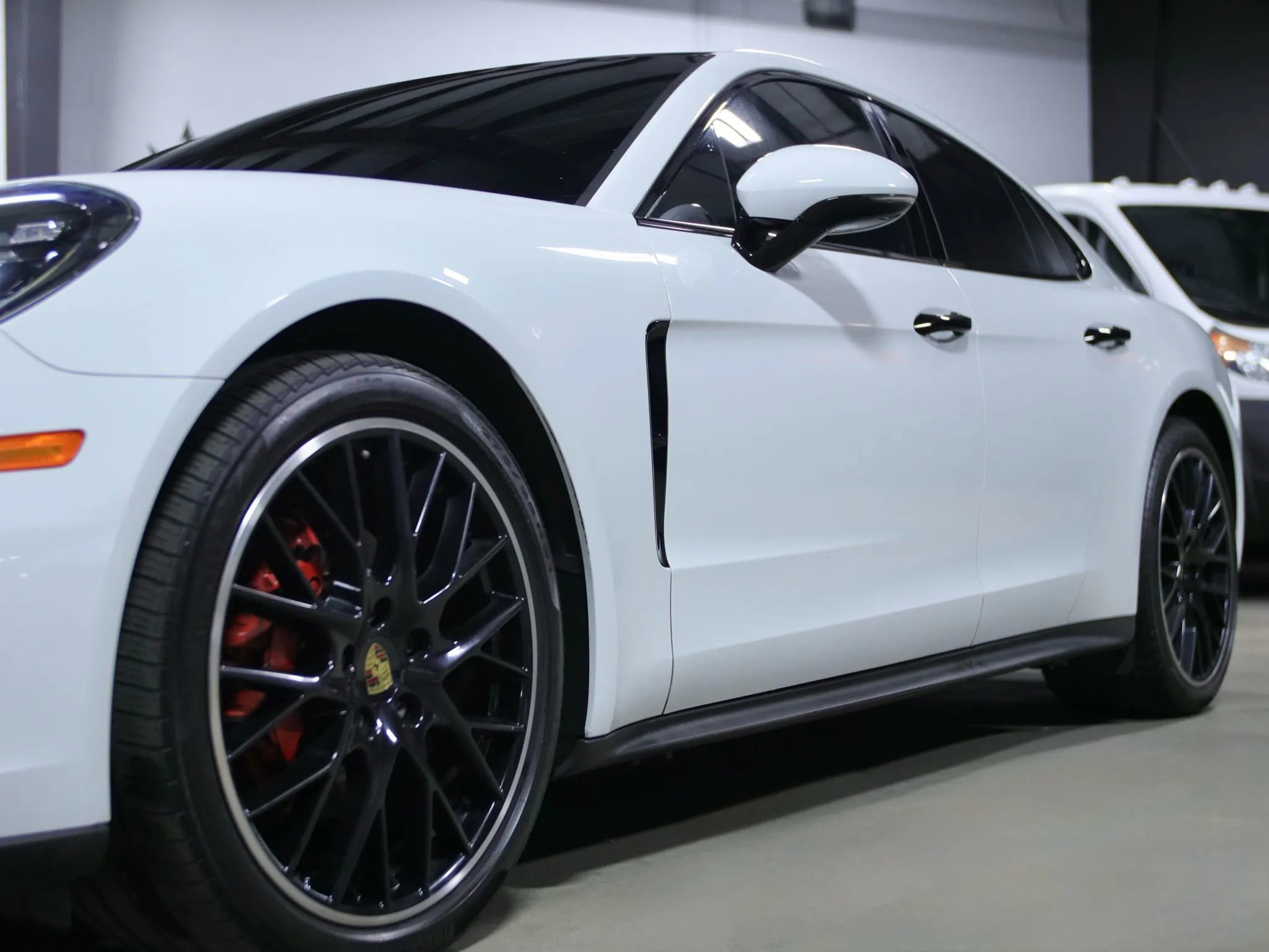 Used 2017 Porsche Panamera 4 image 8