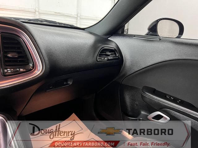 Used 2016 Dodge Challenger SXT RWD image 41