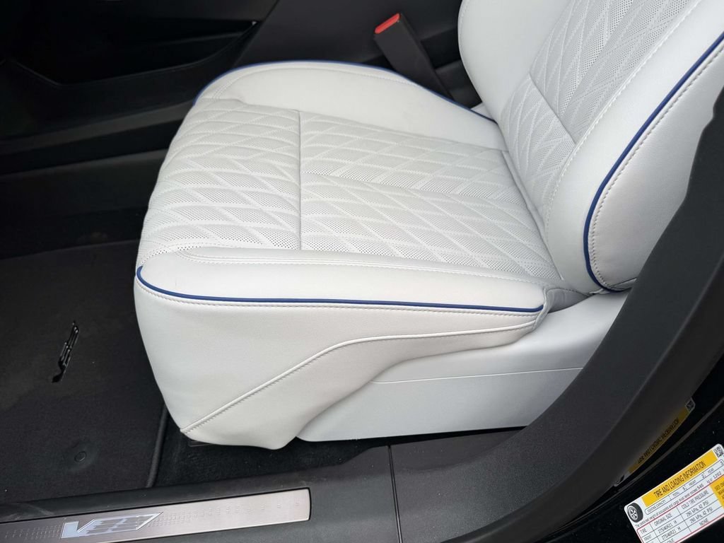 New 2026 Cadillac Optiq V AWD/4WD image 15