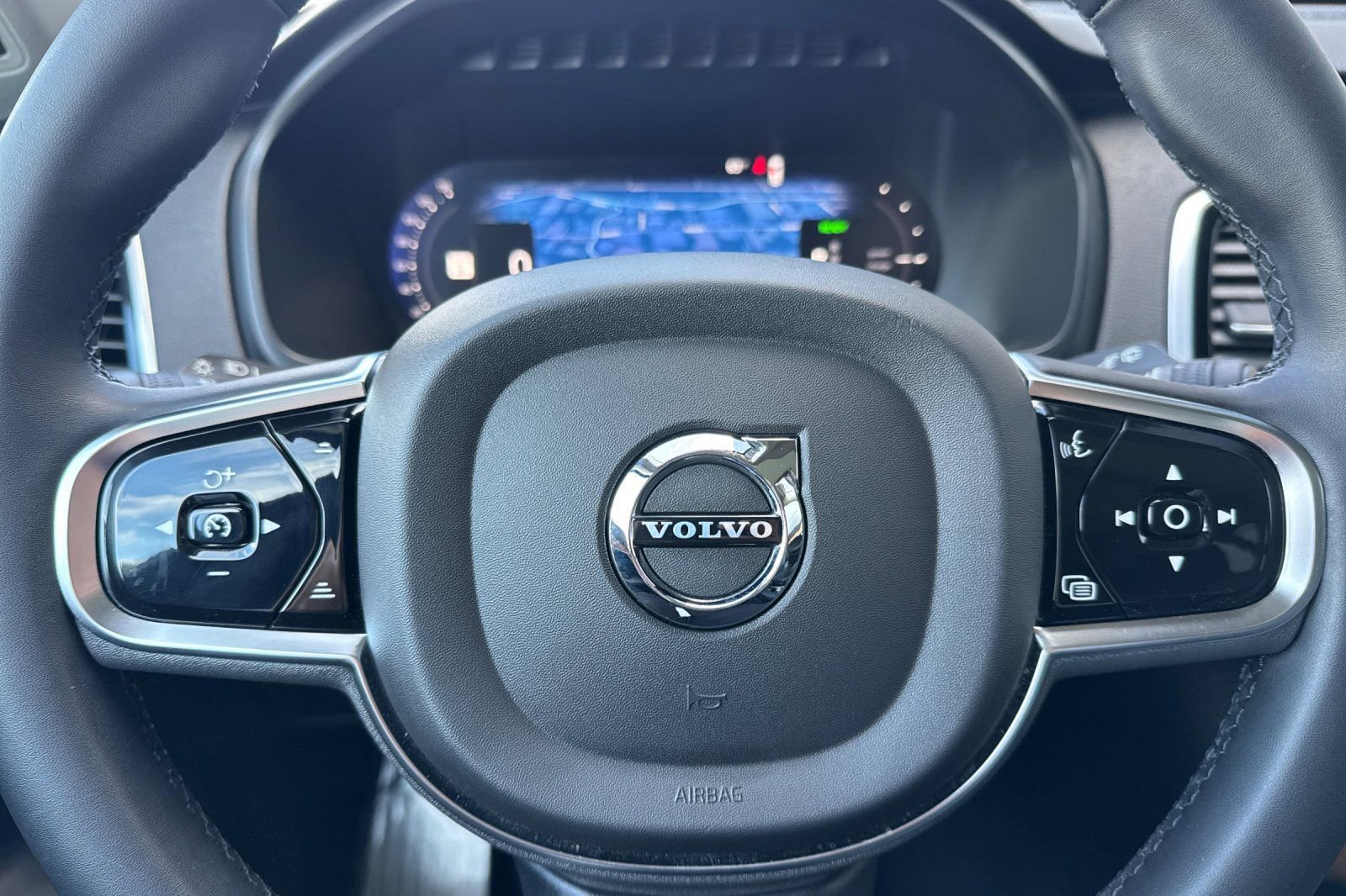 Used 2024 Volvo XC90 T8 Plus w/ Protection Package Premier image 27