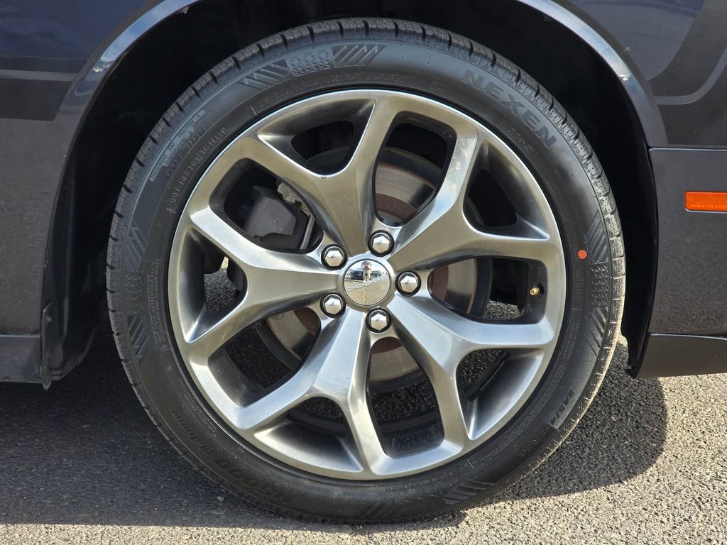 Used 2016 Dodge Challenger SXT w/ Driver Convenience Group image 9