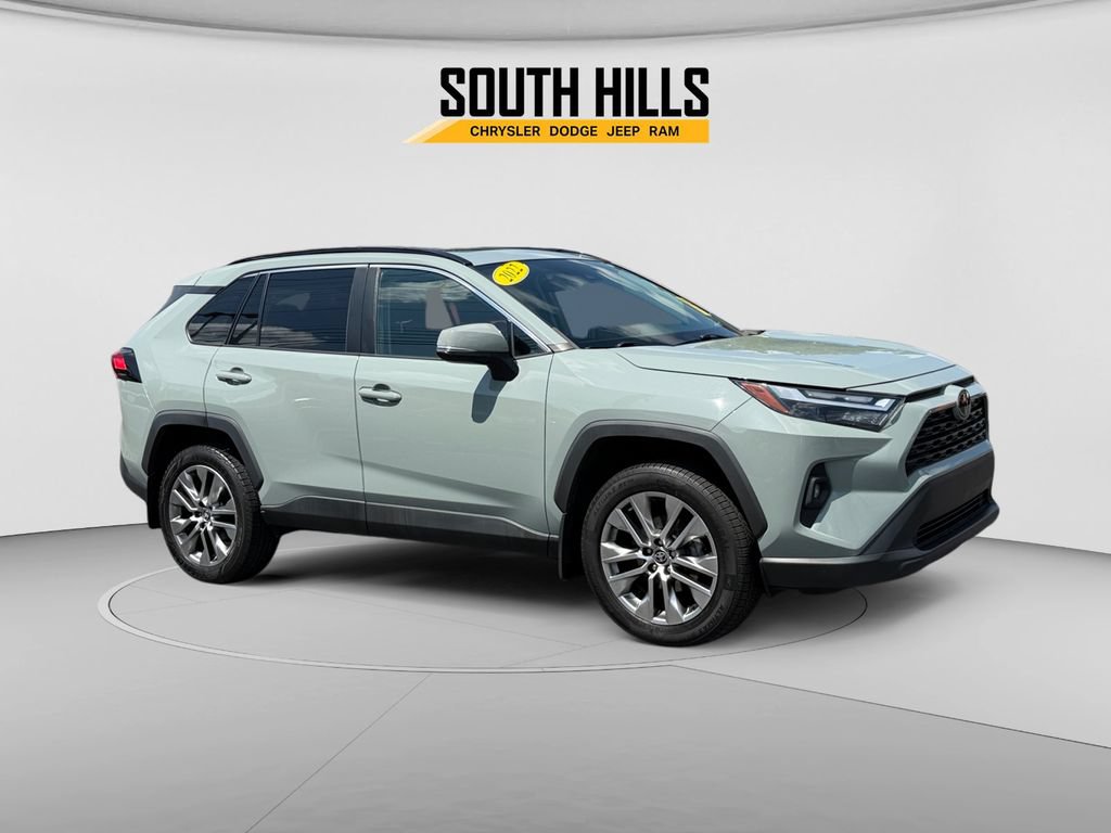 Used 2022 Toyota RAV4 XLE Premium AWD/4WD image 7