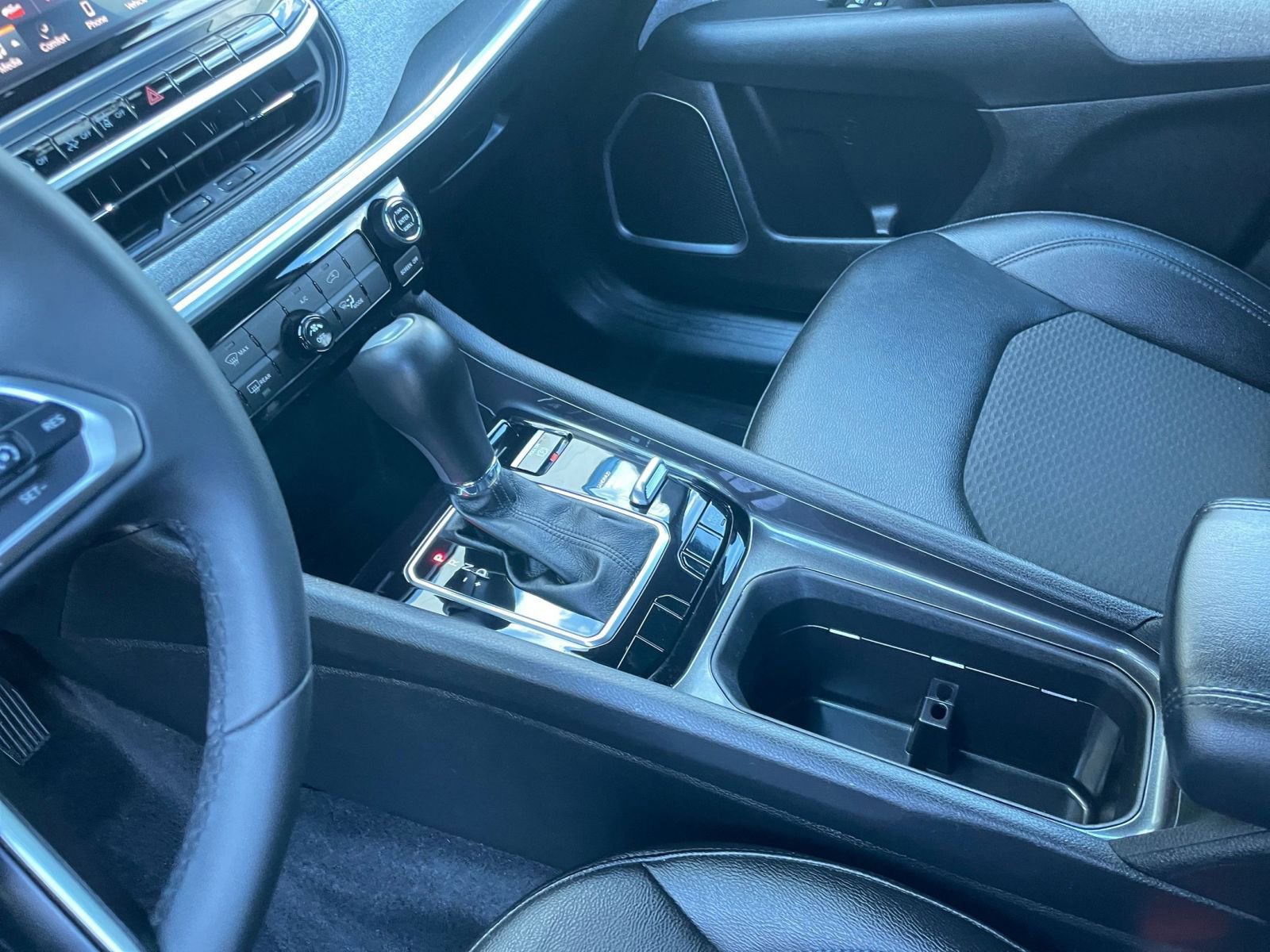 Used 2025 Jeep Compass Latitude image 41