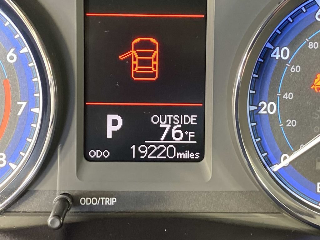 Used 2018 Toyota Corolla LE FWD image 19