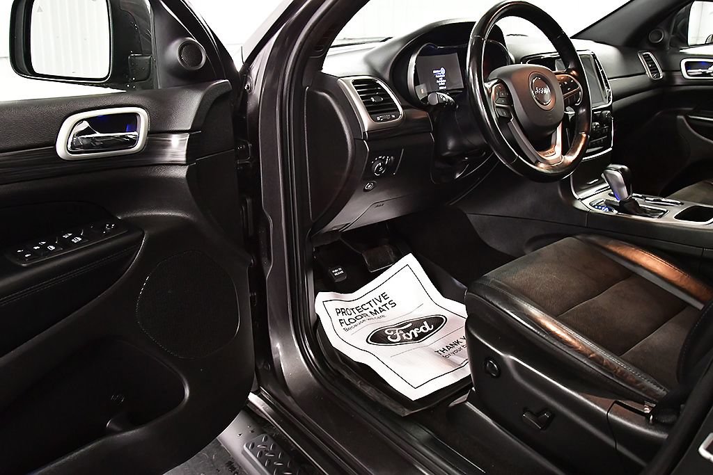 Used 2021 Jeep Grand Cherokee Laredo X AWD/4WD image 13