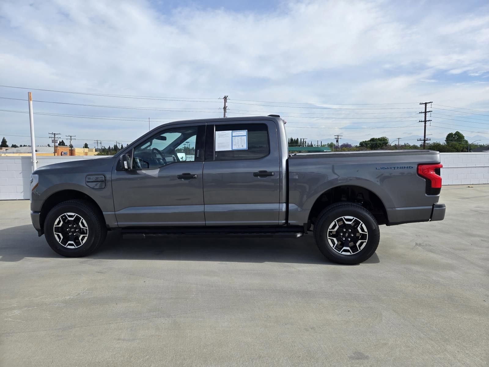 Used 2023 Ford F150 Lightning XLT image 7