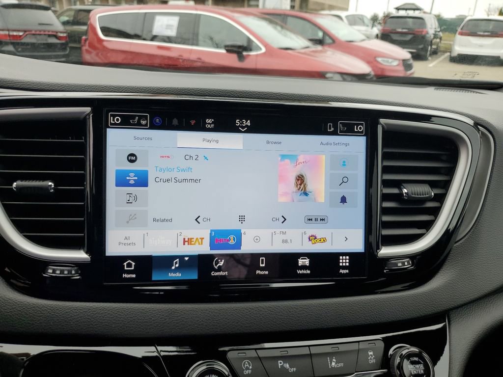 New 2026 Chrysler Voyager LX image 19