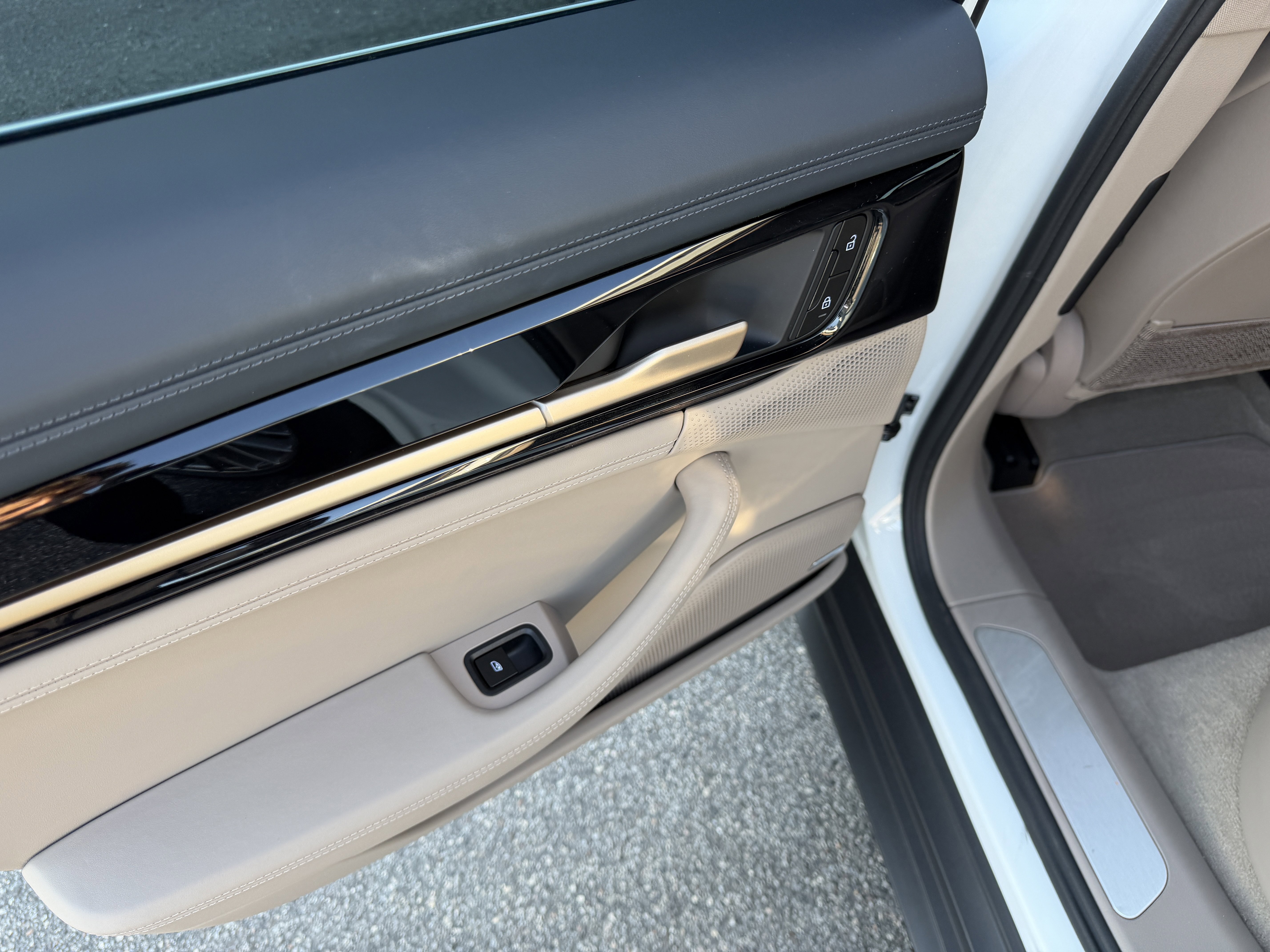 Certified 2024 Porsche Panamera 4 image 28