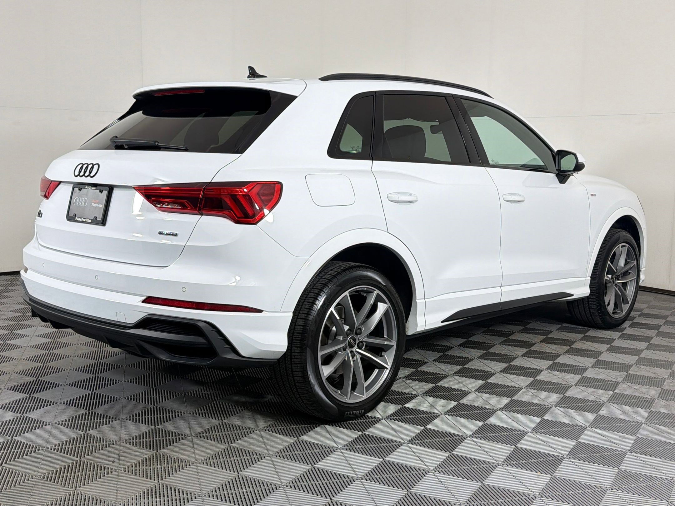 Certified 2025 Audi Q3 2.0T Premium w/ Convenience Package image 9