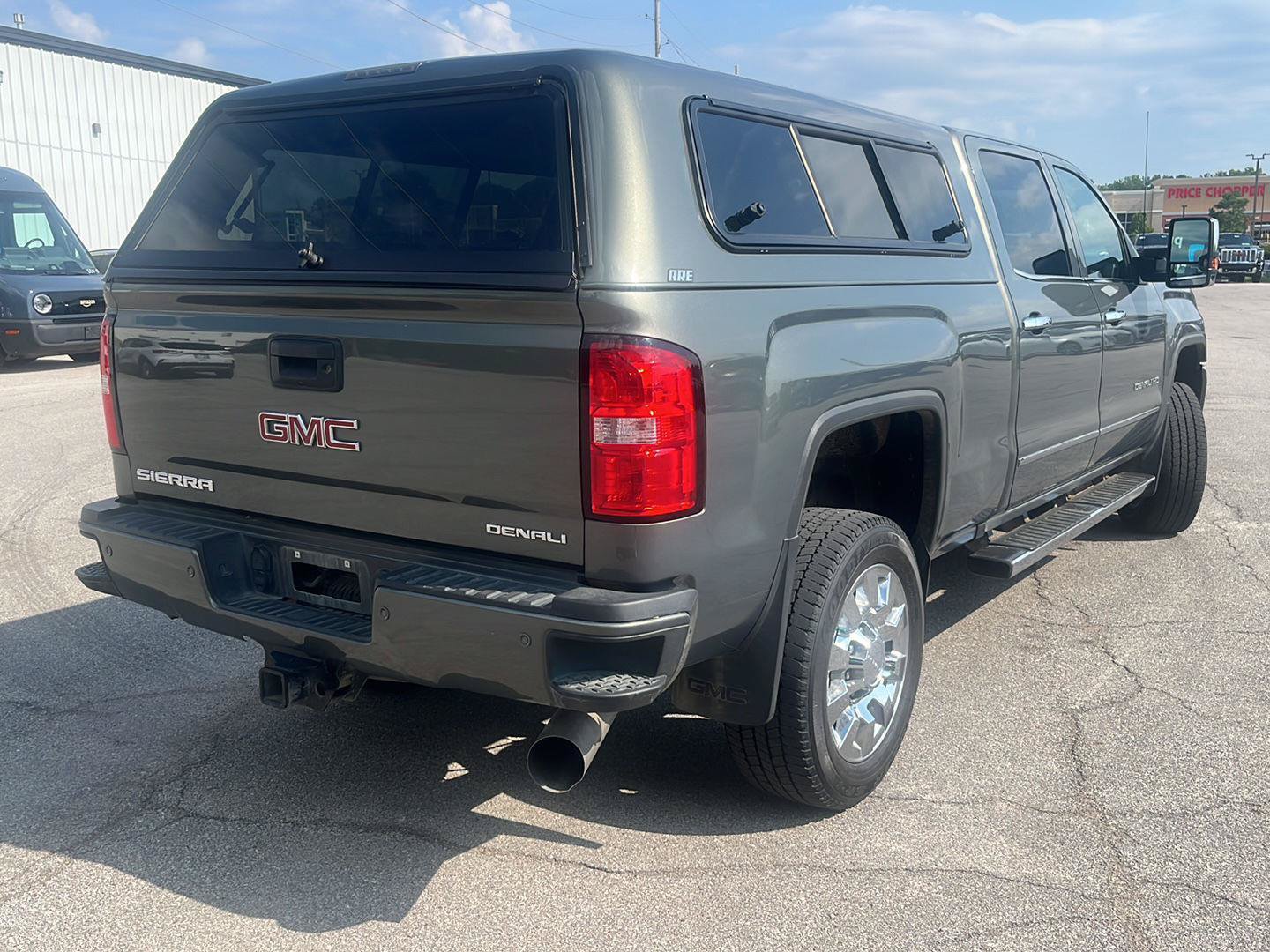 Used 2017 GMC Sierra 2500 Denali w/ Duramax Plus Package AWD/4WD image 6