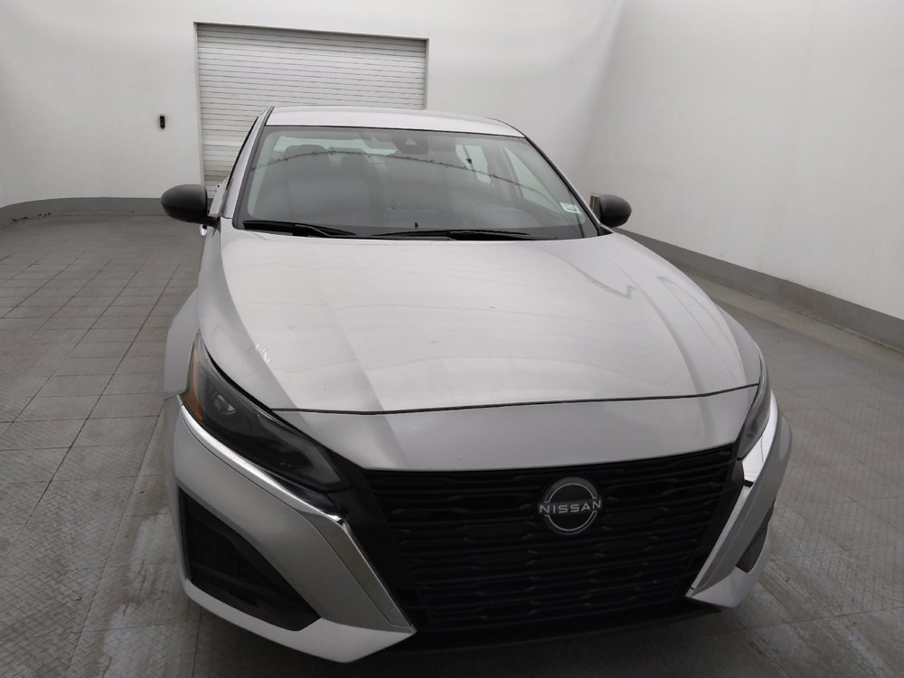 Used 2024 Nissan Altima 2.5 SV image 14