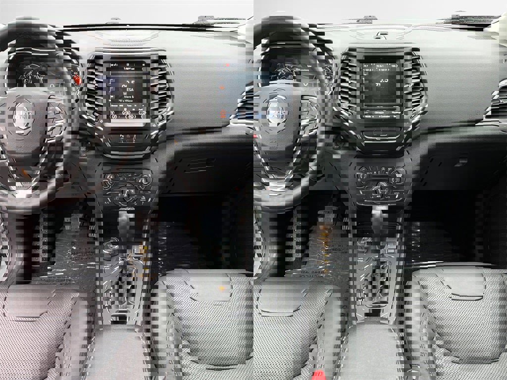 Used 2021 Jeep Cherokee Latitude Lux w/ Comfort/Convenience Group image 16