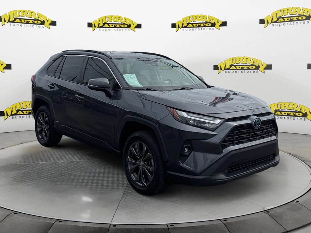 Used 2022 Toyota RAV4 XLE Premium image 8