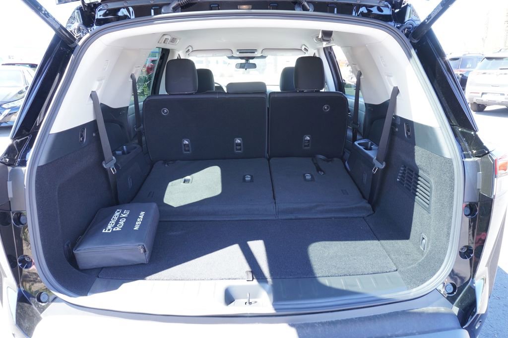 New 2025 Nissan Pathfinder SV image 8