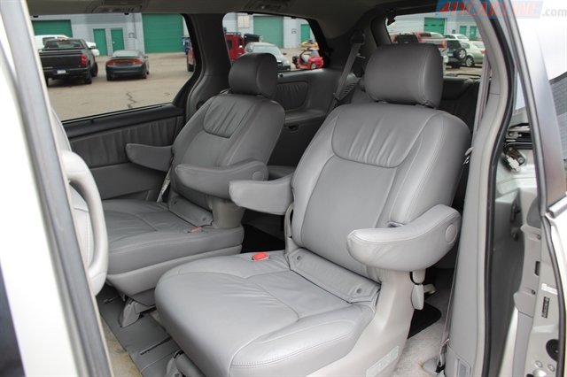 Used 2008 Toyota Sienna XLE Limited image 23