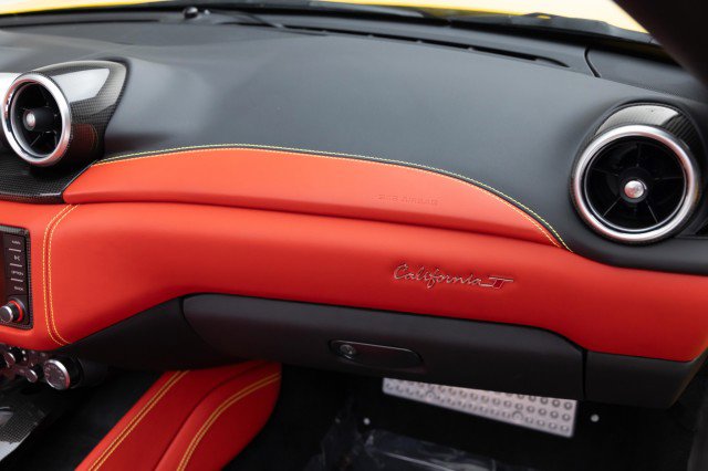 Used 2016 Ferrari California T image 32