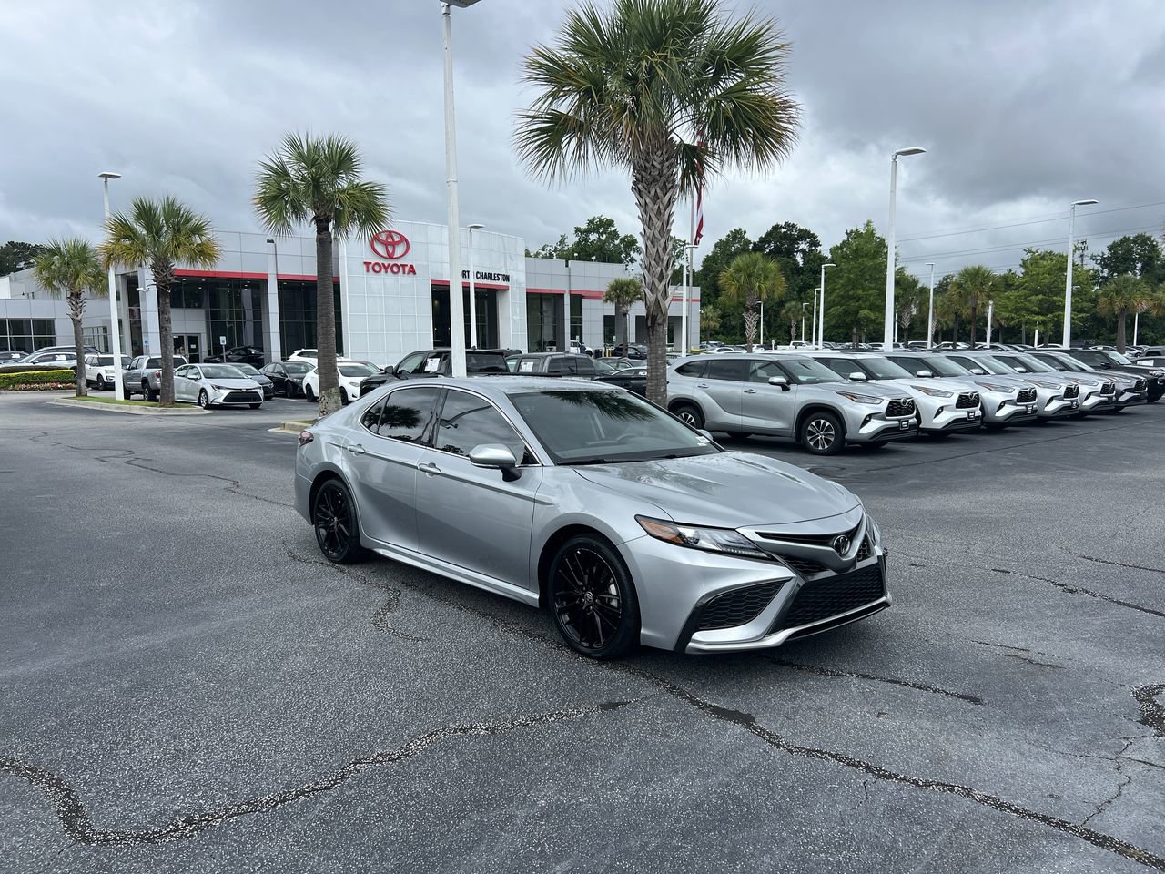 Used 2022 Toyota Camry XSE w/ Carpet Mat Package (TMS) FWD image 2
