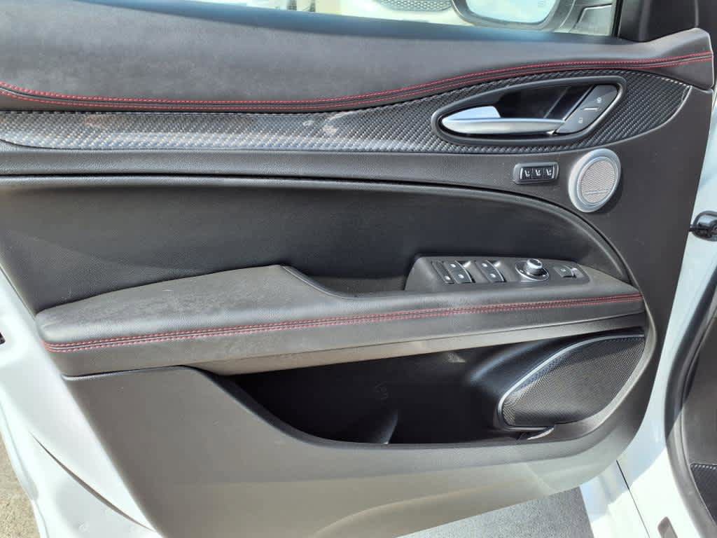 Used 2023 Alfa Romeo Stelvio Estrema AWD/4WD image 13