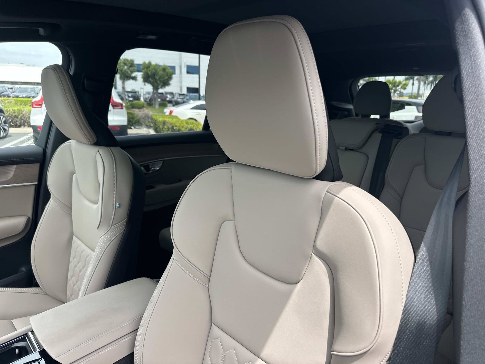 New 2026 Volvo XC90 T8 Plus w/ Protection Package Premier AWD/4WD image 15