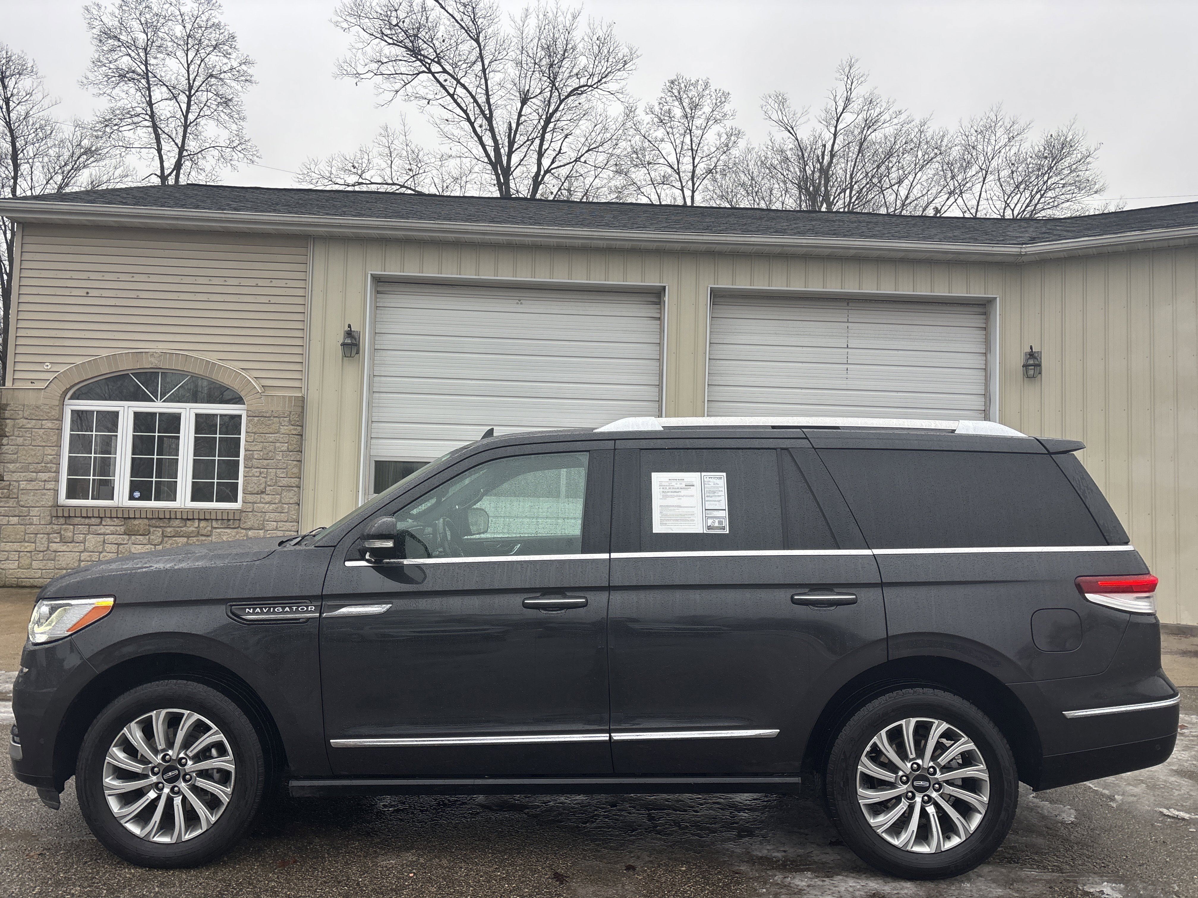 Used 2023 Lincoln Navigator 4WD image 11