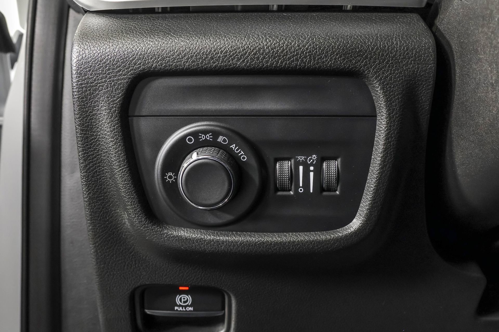 Used 2023 Jeep Grand Cherokee L Laredo image 28