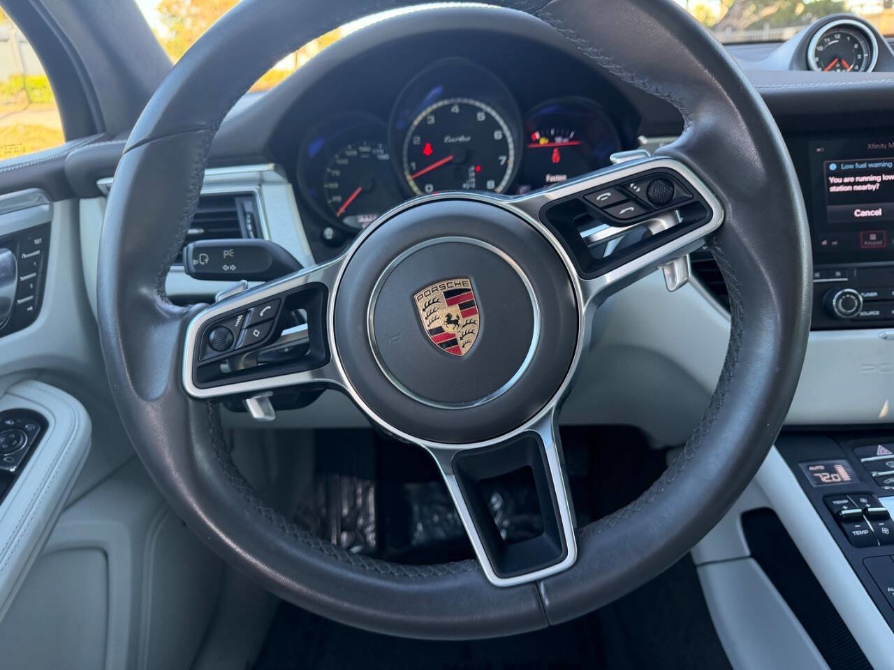 Used 2017 Porsche Macan Turbo image 36