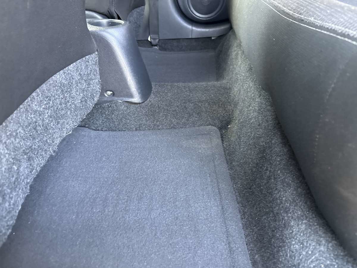 Used 2015 Nissan Versa SV FWD image 11