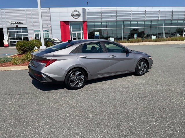 Used 2025 Hyundai Elantra SEL FWD image 6