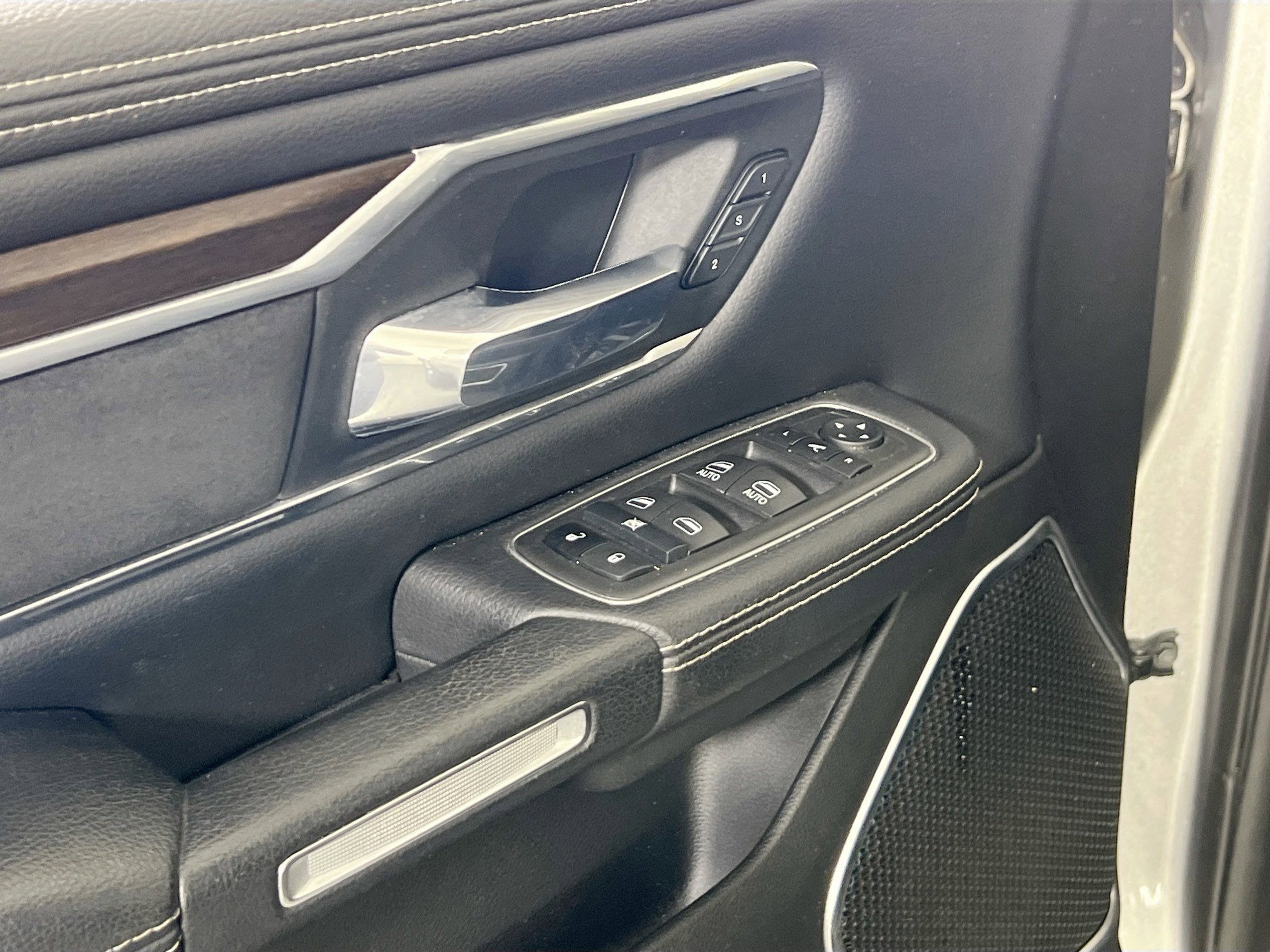 Used 2022 RAM 1500 Laramie AWD/4WD image 17