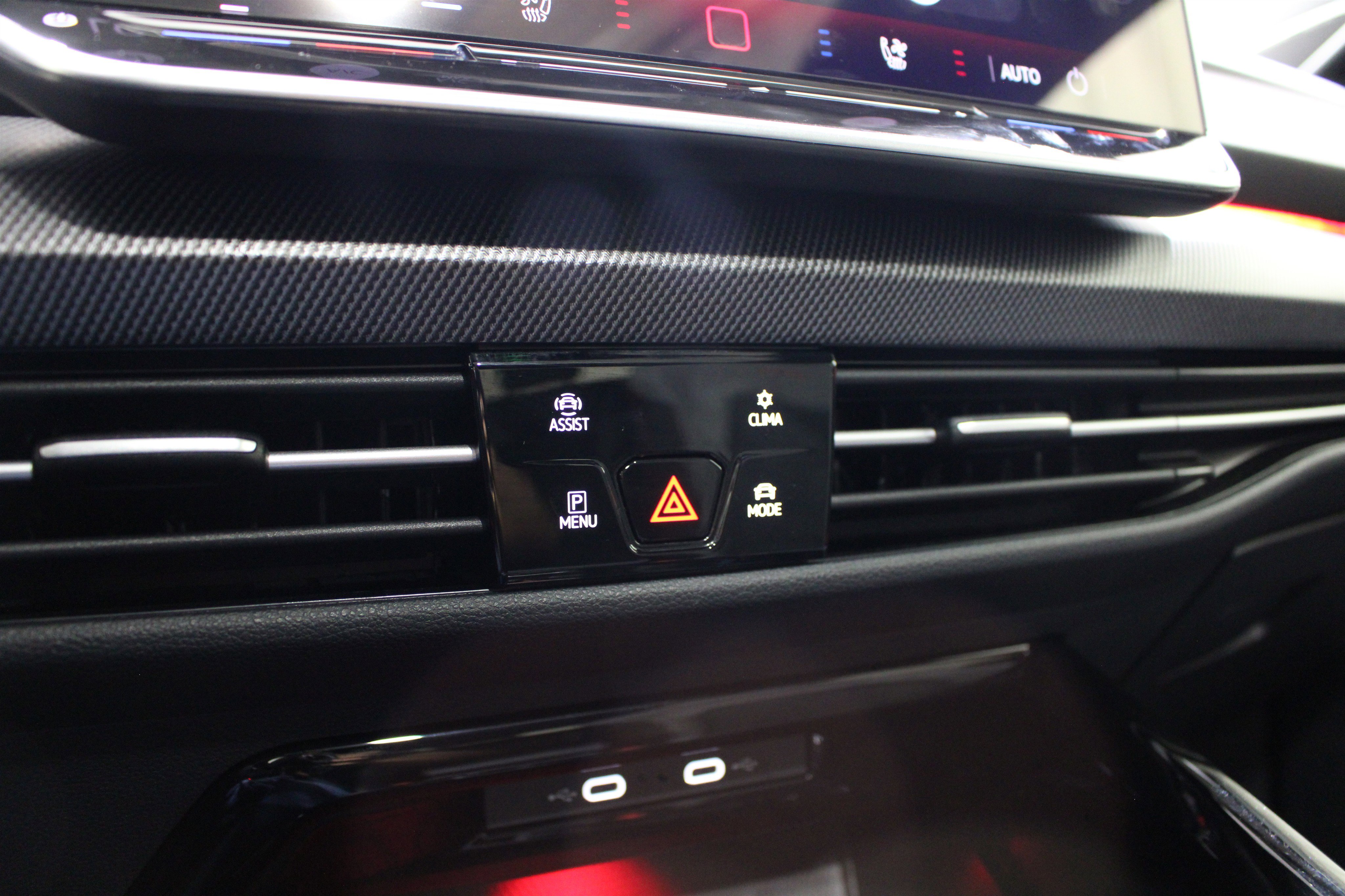 Used 2025 Volkswagen GTI SE image 19