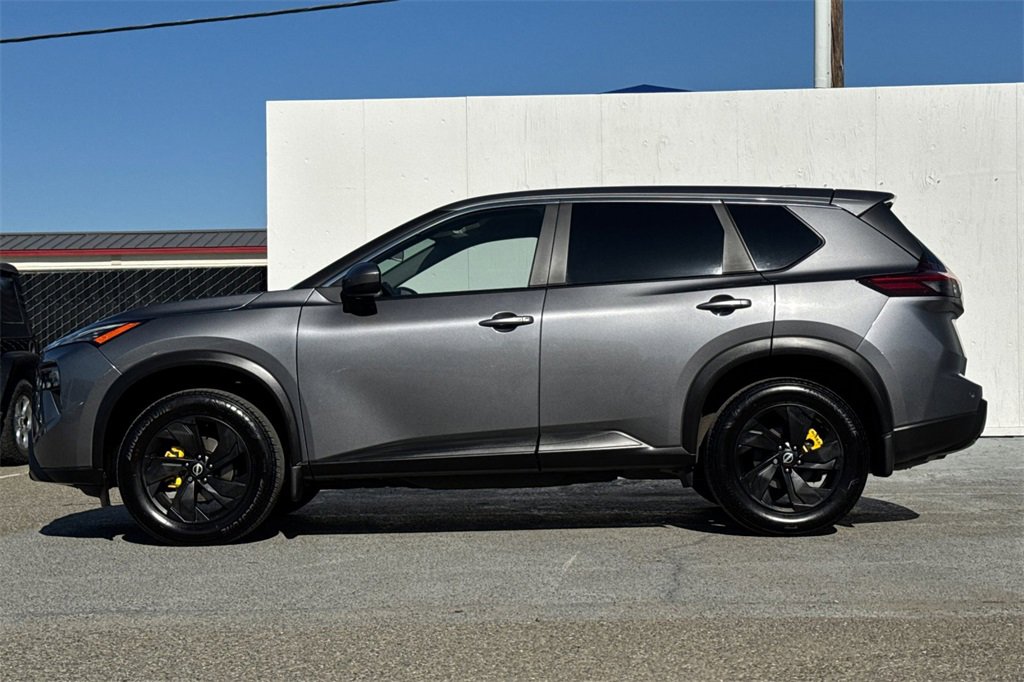 Used 2025 Nissan Rogue SV image 6