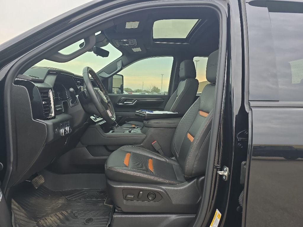 Used 2024 GMC Sierra 2500 AT4 w/ AT4 Premium Plus Package AWD/4WD image 11