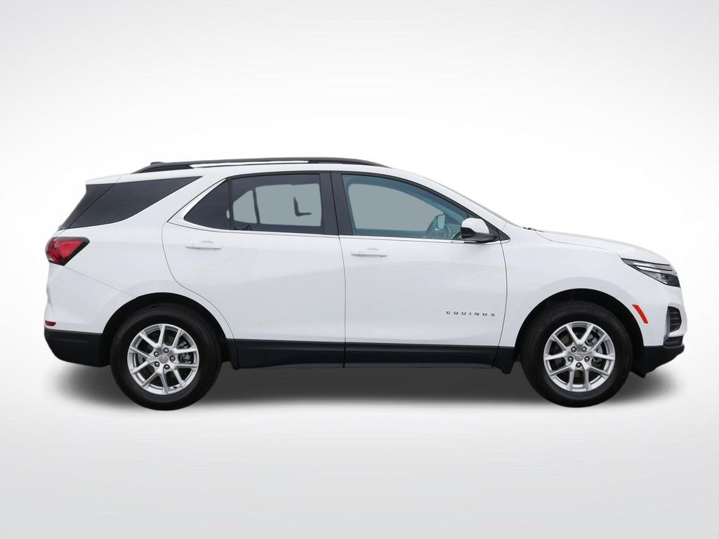 Used 2023 Chevrolet Equinox LT image 2