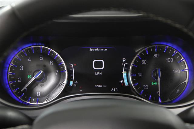 Used 2025 Chrysler Pacifica Limited image 8