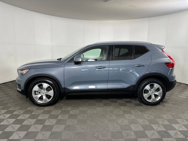 Used 2020 Volvo XC40 T5 Momentum image 6
