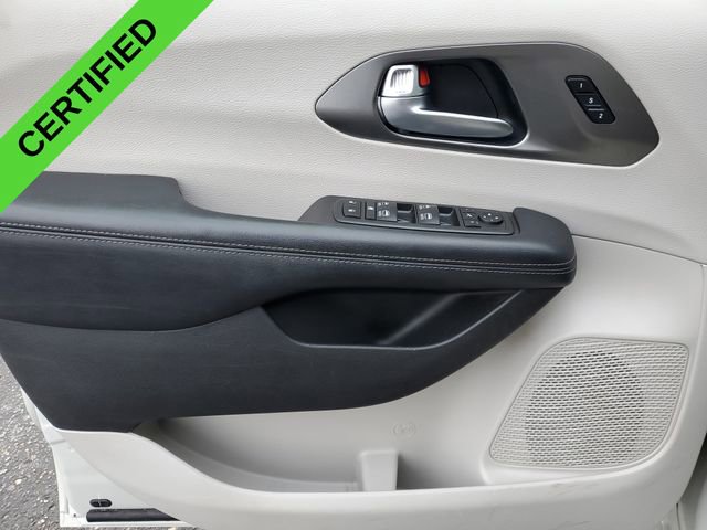 Used 2019 Chrysler Pacifica Limited image 24