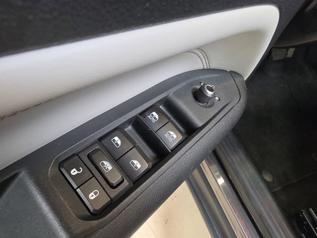 Used 2023 Jeep Compass Limited AWD/4WD image 12